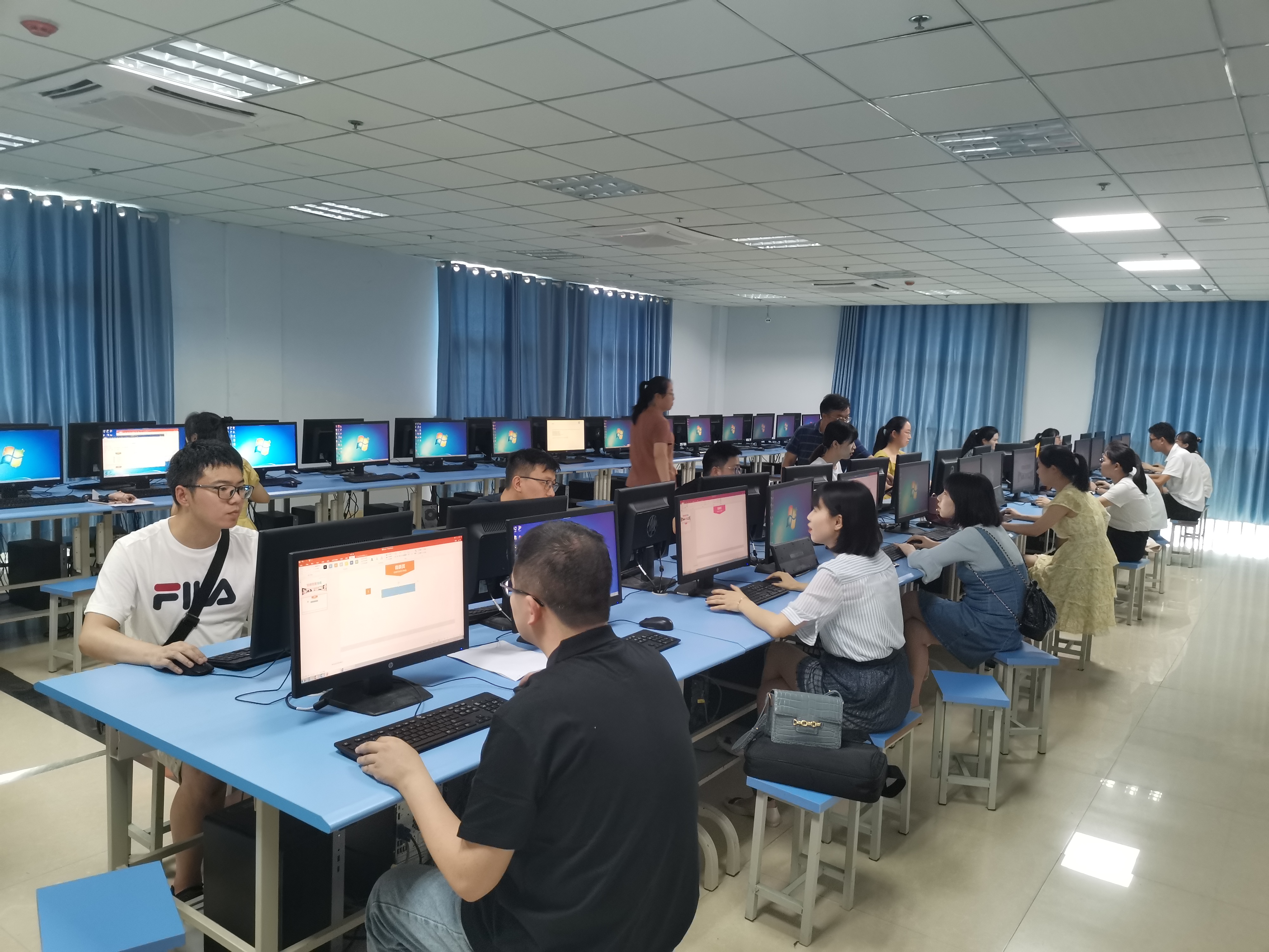 砥礪中綻放，競賽中成長