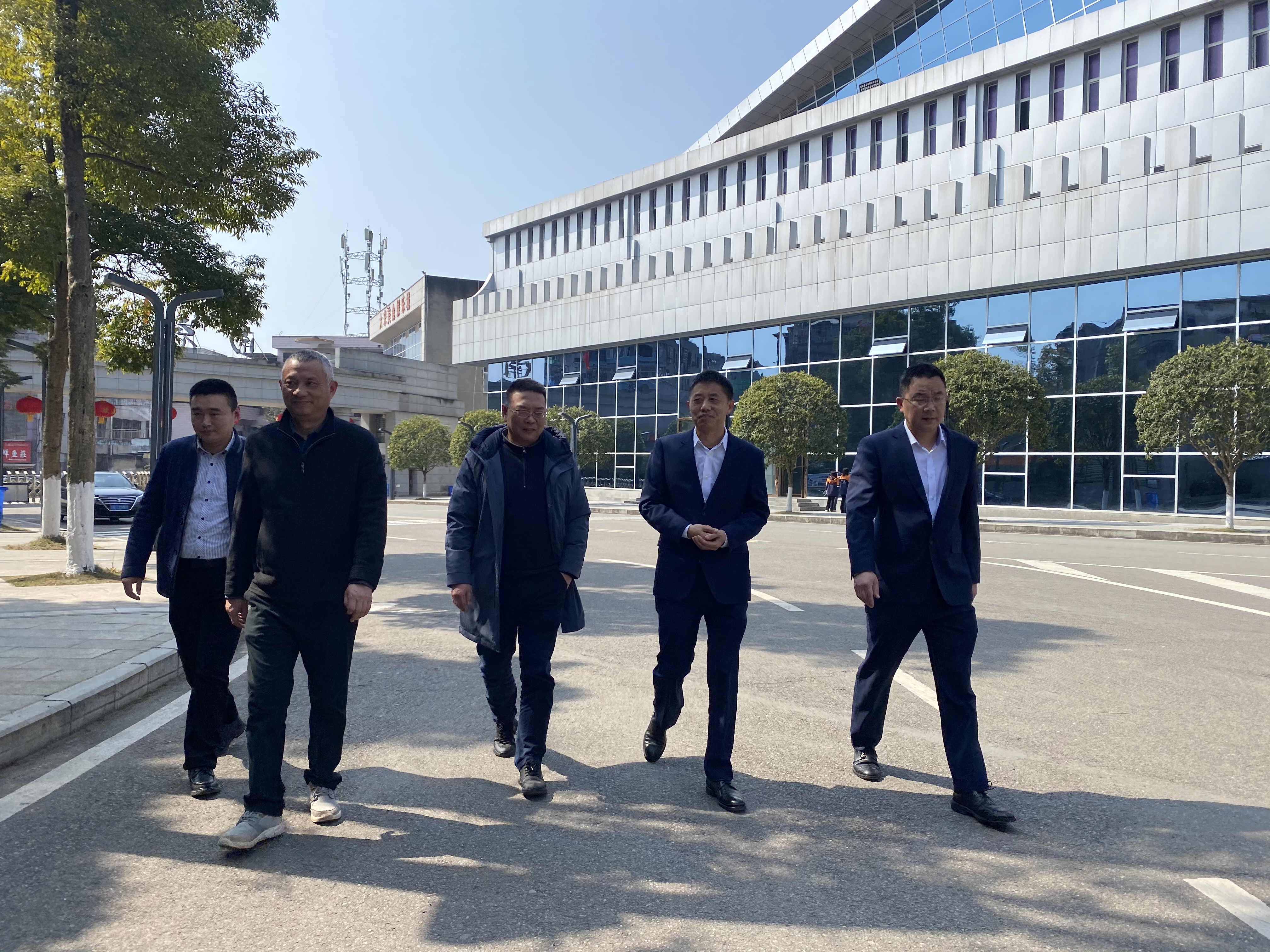 企業(yè)代表進校園 校企合作育人才