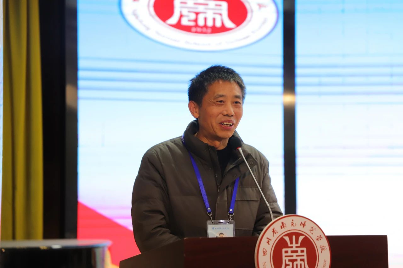 做一名有溫度的教師——西華師范大學(xué)附屬小學(xué)黨總支書記閔志陽來我校作專題講座